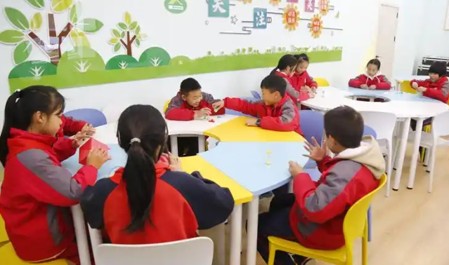 一班一学期一课将传统的心思咨询室变为充满趣味性与互动性空间 一班一学期一课将传统的心思咨询室变为充满趣味性与互动性空间