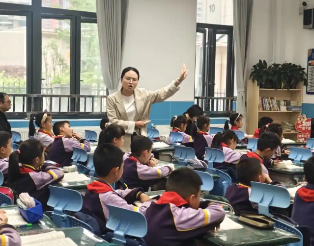 既是家长对校园作业的认可与信任也是推进校园不断前行的重要动力