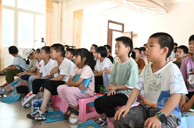 你们以为大学是什么样的小学生答高枕无忧的自在的