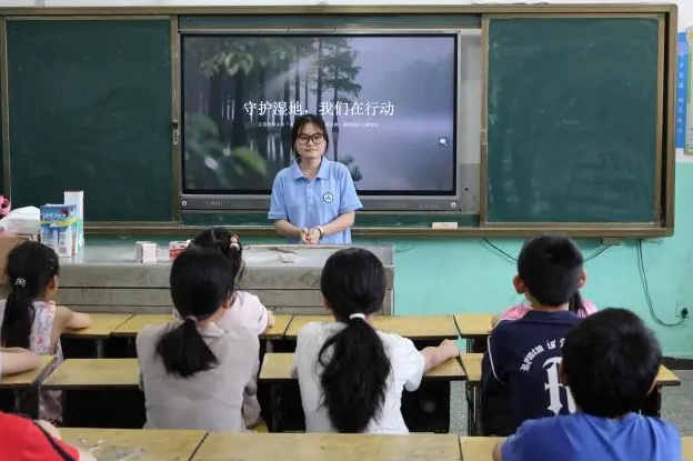 跨龄沟通让教师意外的是小学生们对活动的热心远超预期